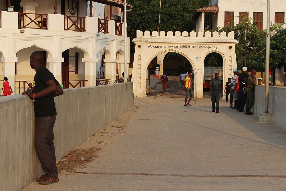 Arches over the entrance to the Old Town reading "Welcome to Lamu, a UNESCO World Heritage city"