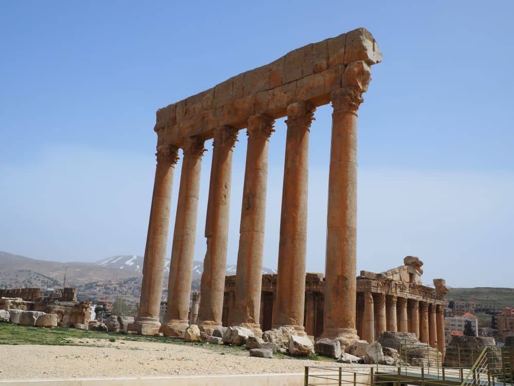 A row of six enormous Corinthian columns holding up a horizontal slab: the architrave.