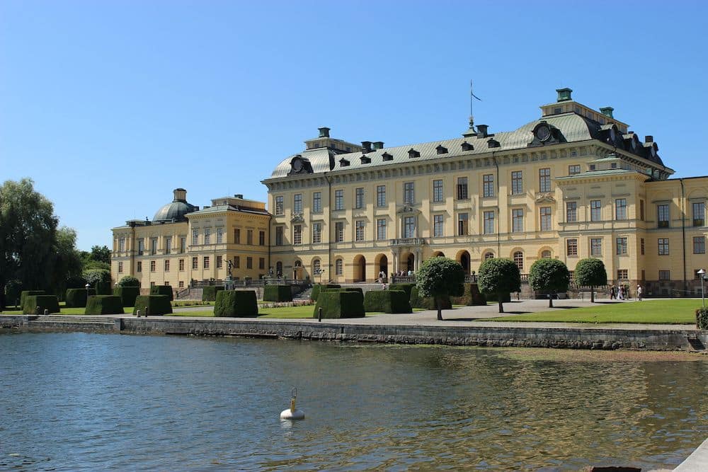 A large elegant palace of five stories or so.