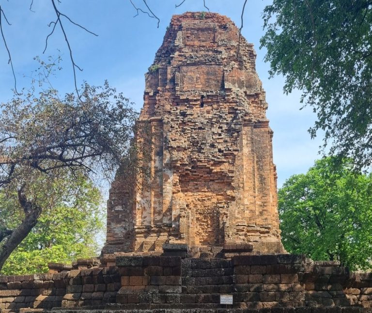 The Ancient Town of Si Thep and its Associated Dvaravati Monuments