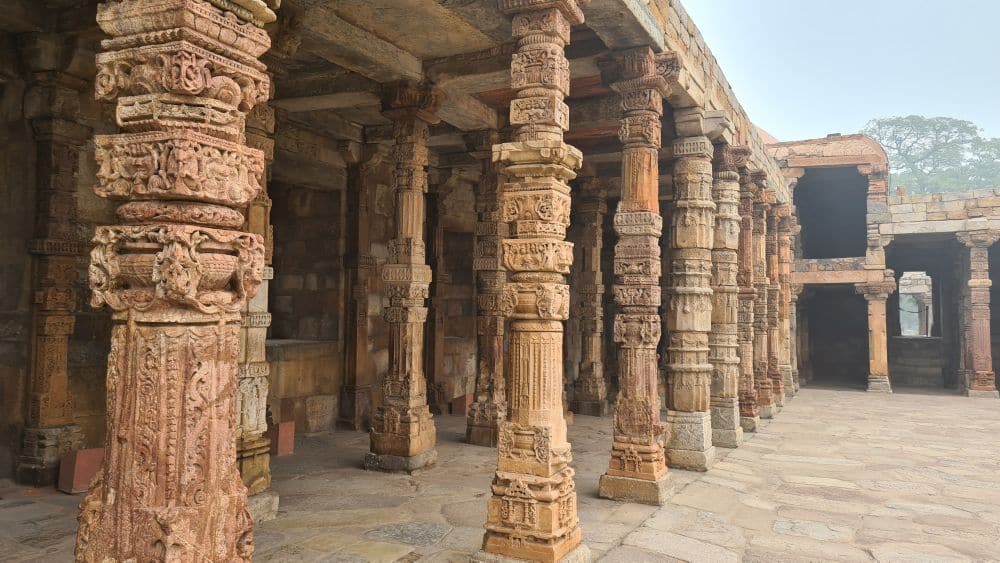 Pilars that are not all the same, with chunky carved elements piled to form each pillar.