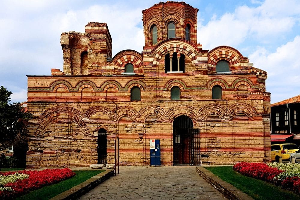 A brick church that uses different colored bricks for decorative detail.