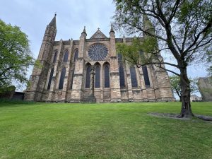 A view of the cathedral with its central rose window.
