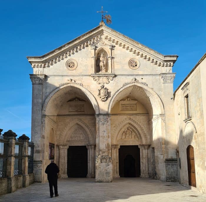 The entrance is made up of two large arches, each with an entry door beneath it. The facade is richly carved.